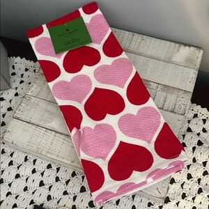 Nwt Kate spade hearts kitchen towels set